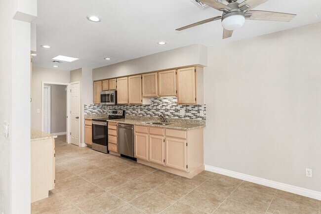 Building Photo - 875 N La Salle Ave