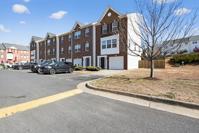 Building Photo - 211 Dundee Pl