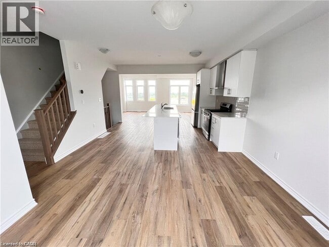 Building Photo - 290 Equestrian Way