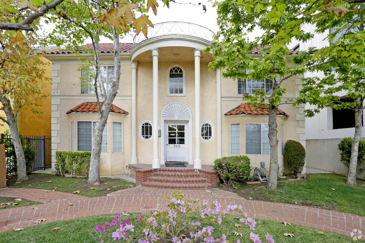 Primary Photo - Mansfield Apartments