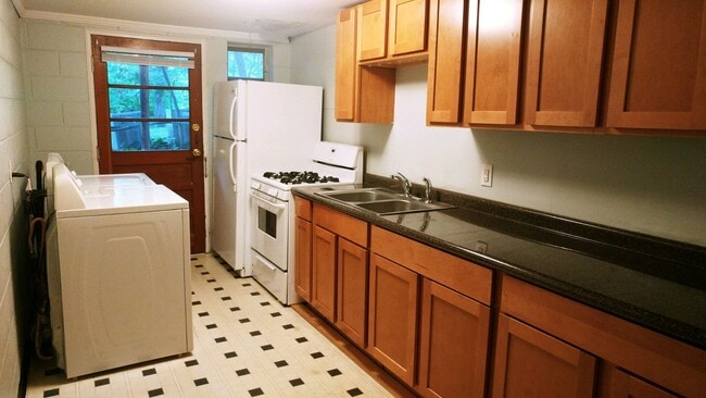 Building Photo - Spacious 1BR with Private Study – Minutes from UNC
