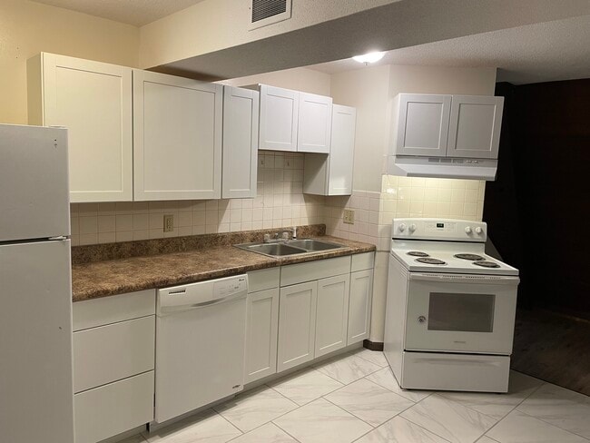 Building Photo - 3016 Alpine Dr