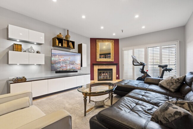 Building Photo - 14630 Dickens St