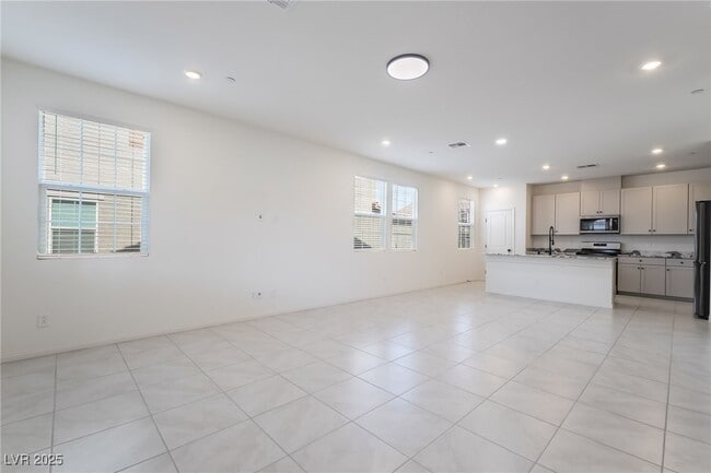 Building Photo - 3734 Battipaglia Ave