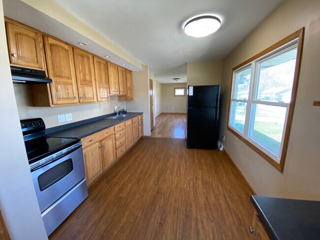 Building Photo - 400 29th Ave W