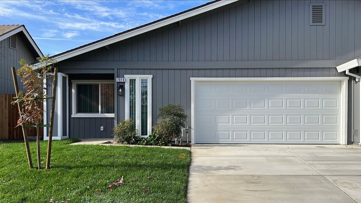 Augustawood Duplexes Apartments in Sacramento, CA