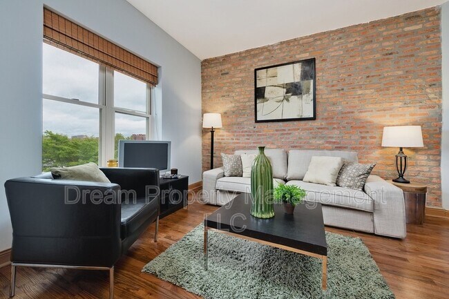 Building Photo - 1167 E 61st St