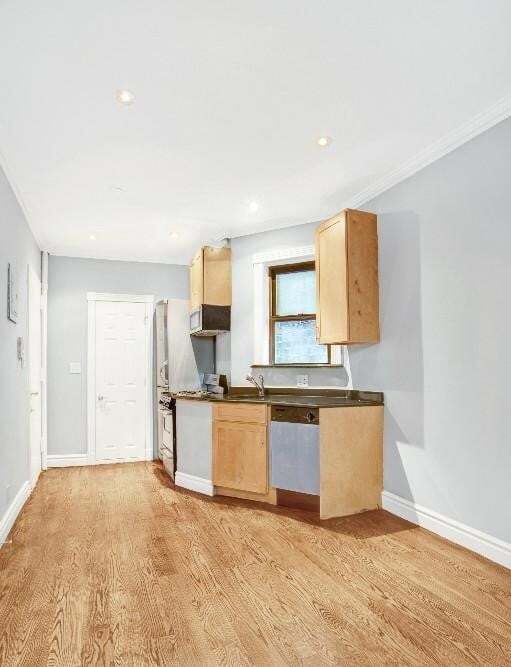 Foto del edificio - 219 E 23rd St