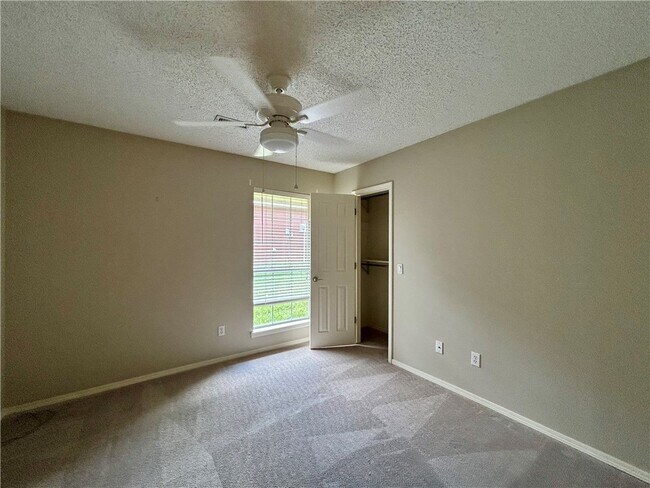 Foto del edificio - 1826 N Glenbrook Pl