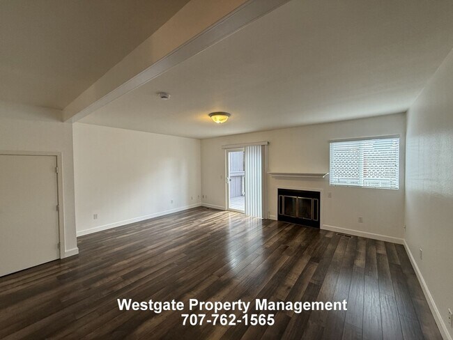 Building Photo - Great West Petaluma 2/1.5 Home - 418A Upham Street