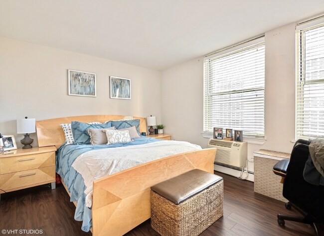 Foto del edificio - 3033 N Sheridan Rd
