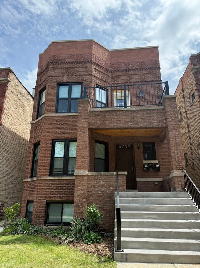 Foto del edificio - 4739 N Albany Ave