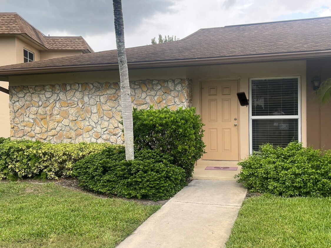 701 Palm View Dr Unit 701, Naples, FL 34110 Condo for Rent in Naples, FL