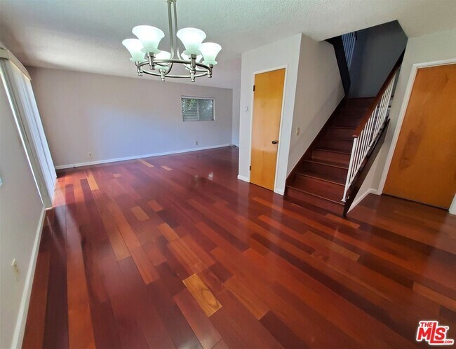 Foto del edificio - 2235 1/2 Wellesley Ave