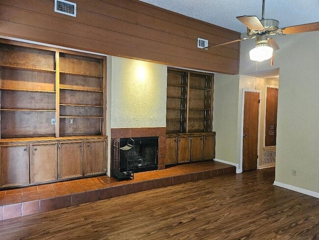 Building Photo - 16 N Ave B