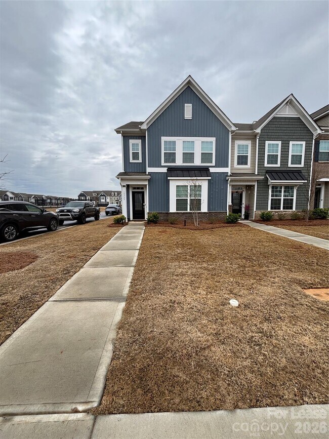 Foto del edificio - 15733 Country House St