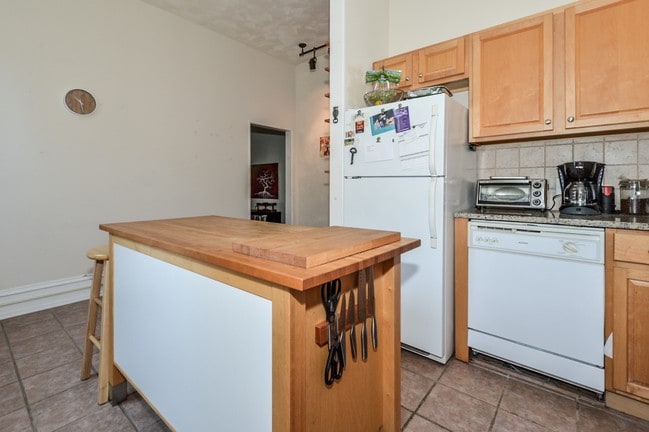 Interior Photo - 422 W Chelten Ave