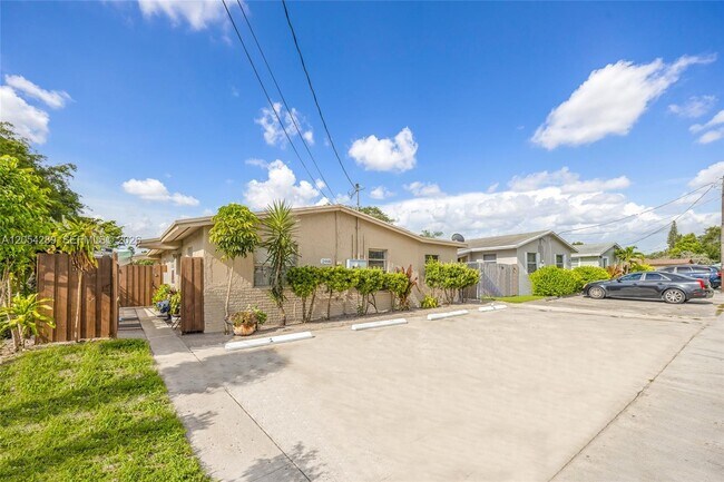 Foto del edificio - 2468 NW 21st St