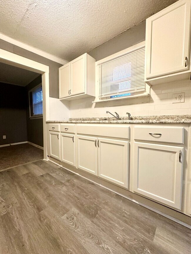 Building Photo - Northeast Home For Rent- 2 Bedroom/1 Bath