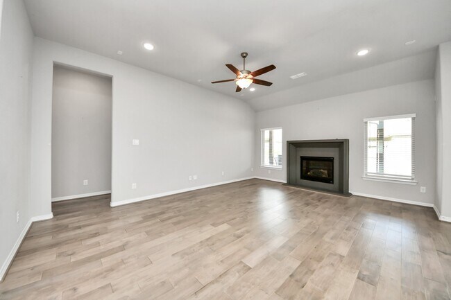 Foto del edificio - 9019 Emerald Cane Dr