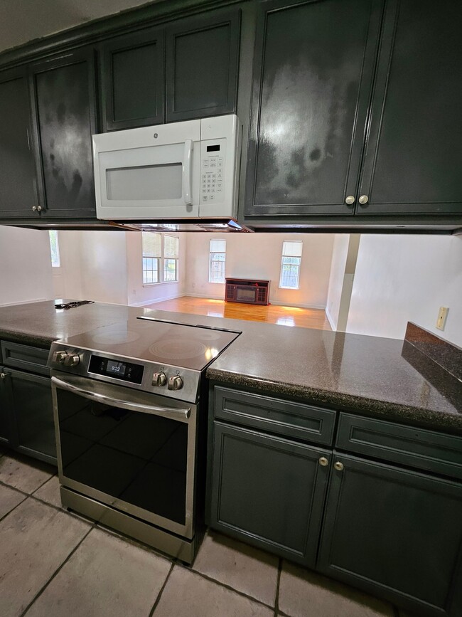 Building Photo - 3316 Golden Rain Dr