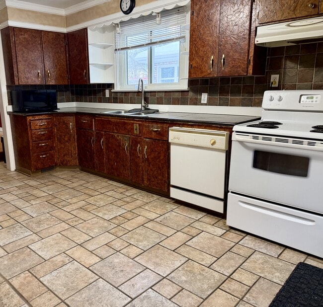 Building Photo - 1083 London Rd