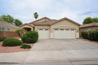 Building Photo - 3210 E Lark Dr