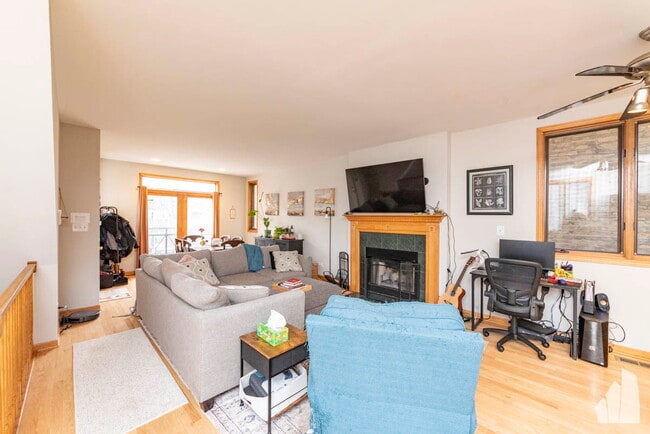 Photo - 1401 N Artesian Ave Apartment