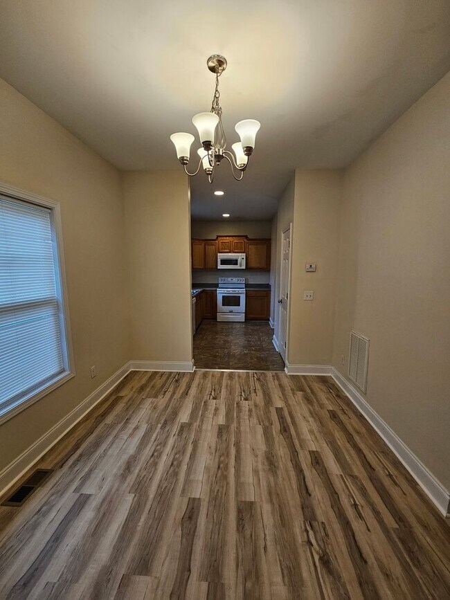 Foto del edificio - 3BR 2BA Townhome