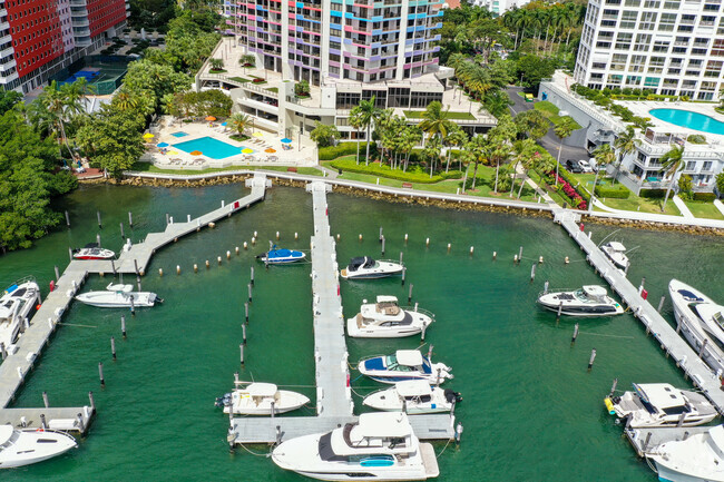 Building Photo - Villa Regina Brickell