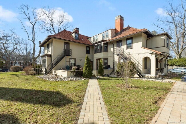 Building Photo - 661 Prospect St