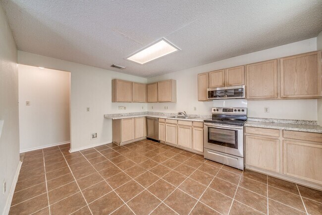 Building Photo - NE San Antonio 3bedroom