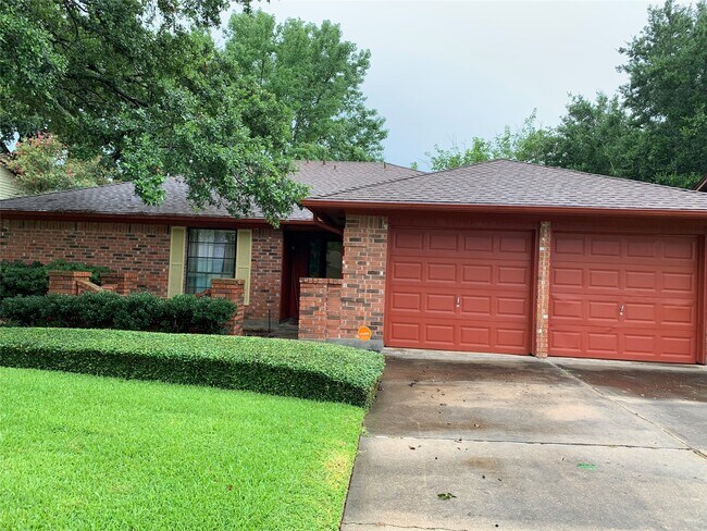 Foto del edificio - 10710 Sagebluff Dr