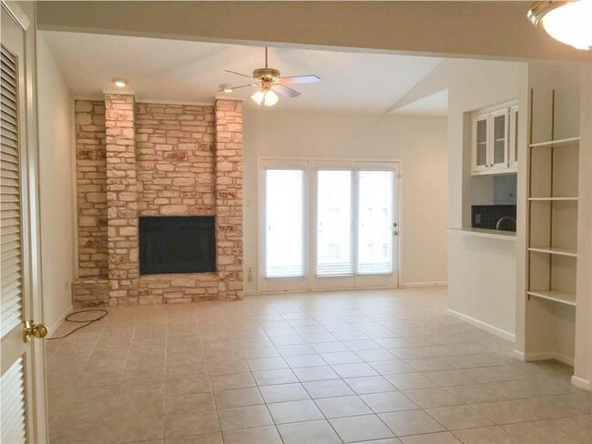 Building Photo - 2201 Lakeway Blvd