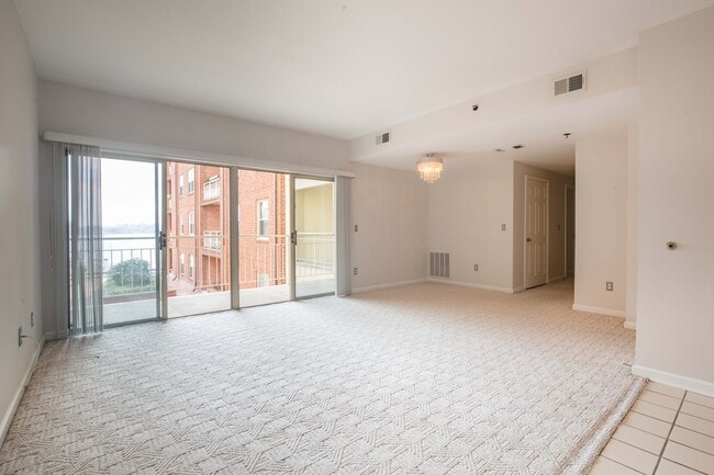 Living room/dining room - 960 Fell St
