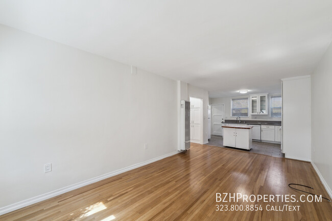 Building Photo - 1Bed 1Bath with In Unit Washer/Dryer and B...