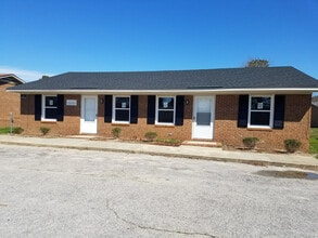 Building Photo - 1707 Birchwood Dr SE