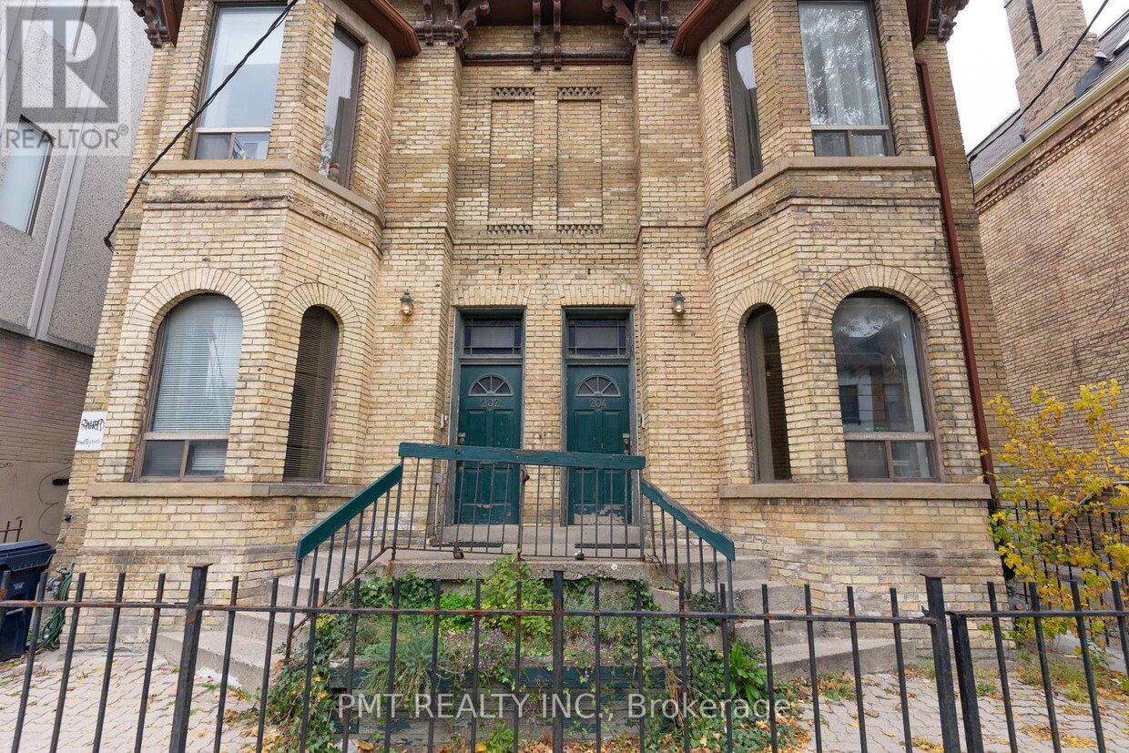 Primary Photo - 204-204 Gerrard St E