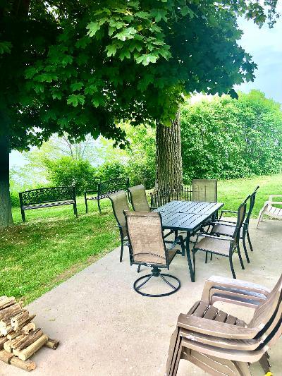 Building Photo - 610 Riverside Dr