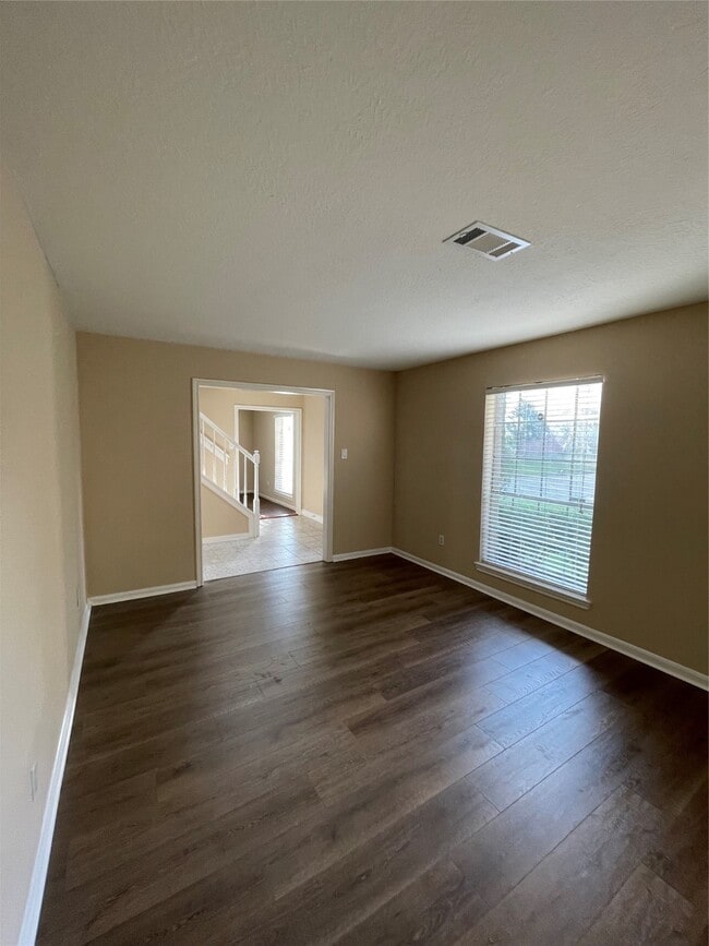 Building Photo - 4527 Geneva Dr