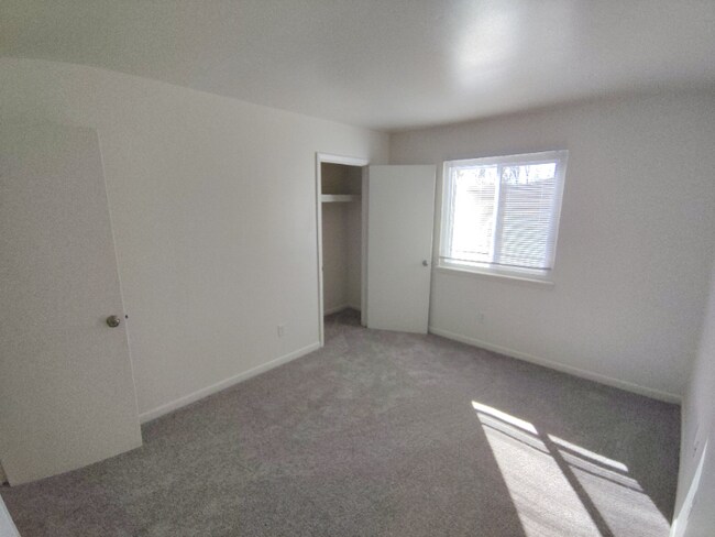 Foto del edificio - 600 Reusens Rd