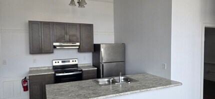 Building Photo - 65 5th Ave