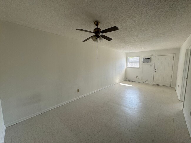 Building Photo - 503 Sunset Ln
