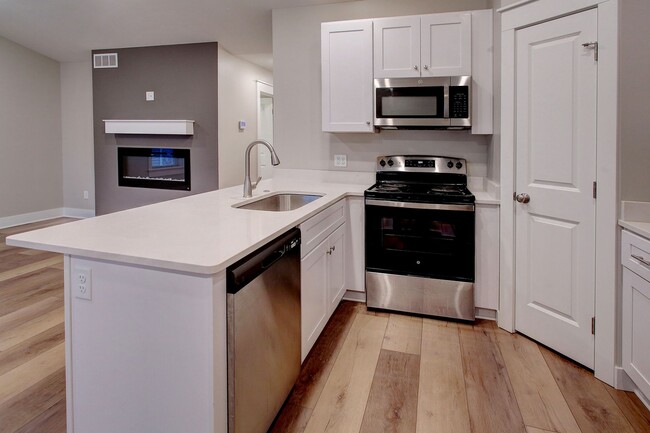 Building Photo - Three Bedroom Townhome