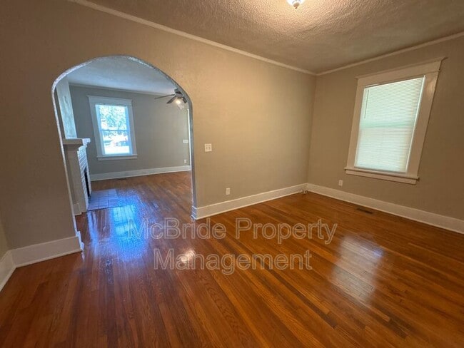 Building Photo - 1110 Troupe St