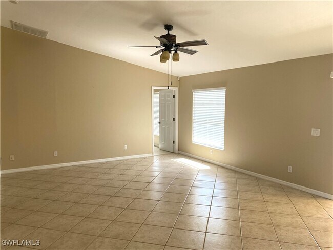Building Photo - 610 SW 39th Terrace