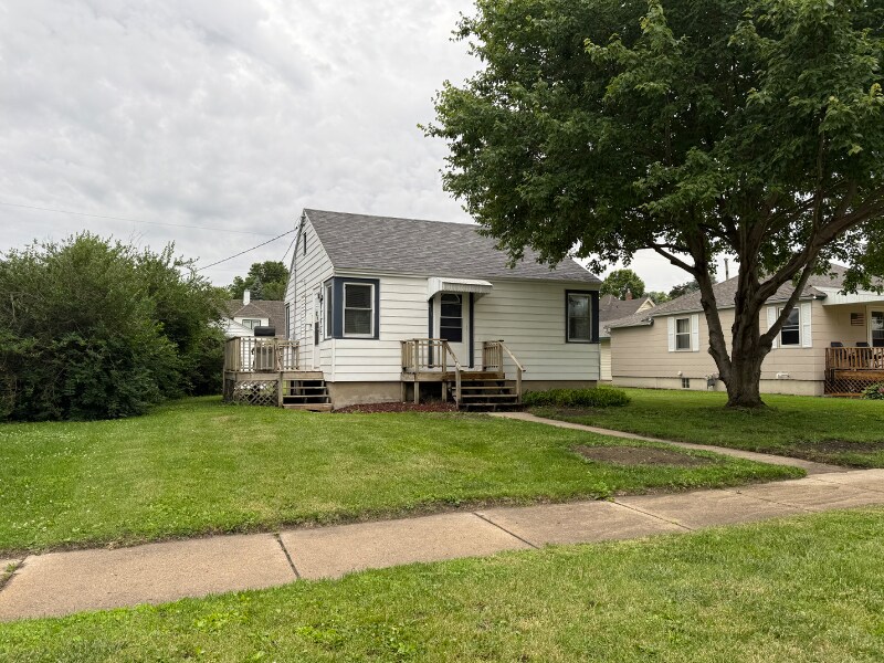 Primary Photo - 817 E Water St