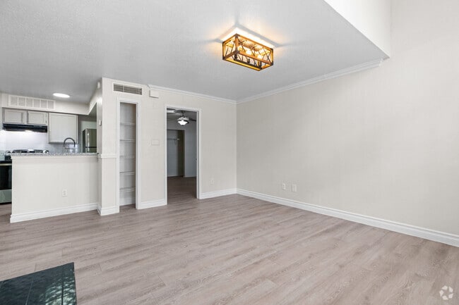 2 habitaciones, 1 baño - 777 pies cuadrados - Sala de estar - Pine Lake Village