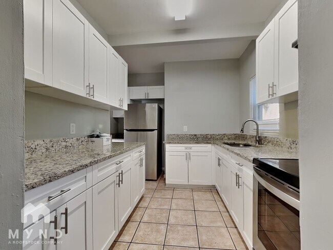 Foto del edificio - 1602 Simmons Pl