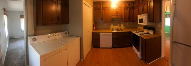 Foto del edificio - Spacious 2-Bedroom Home